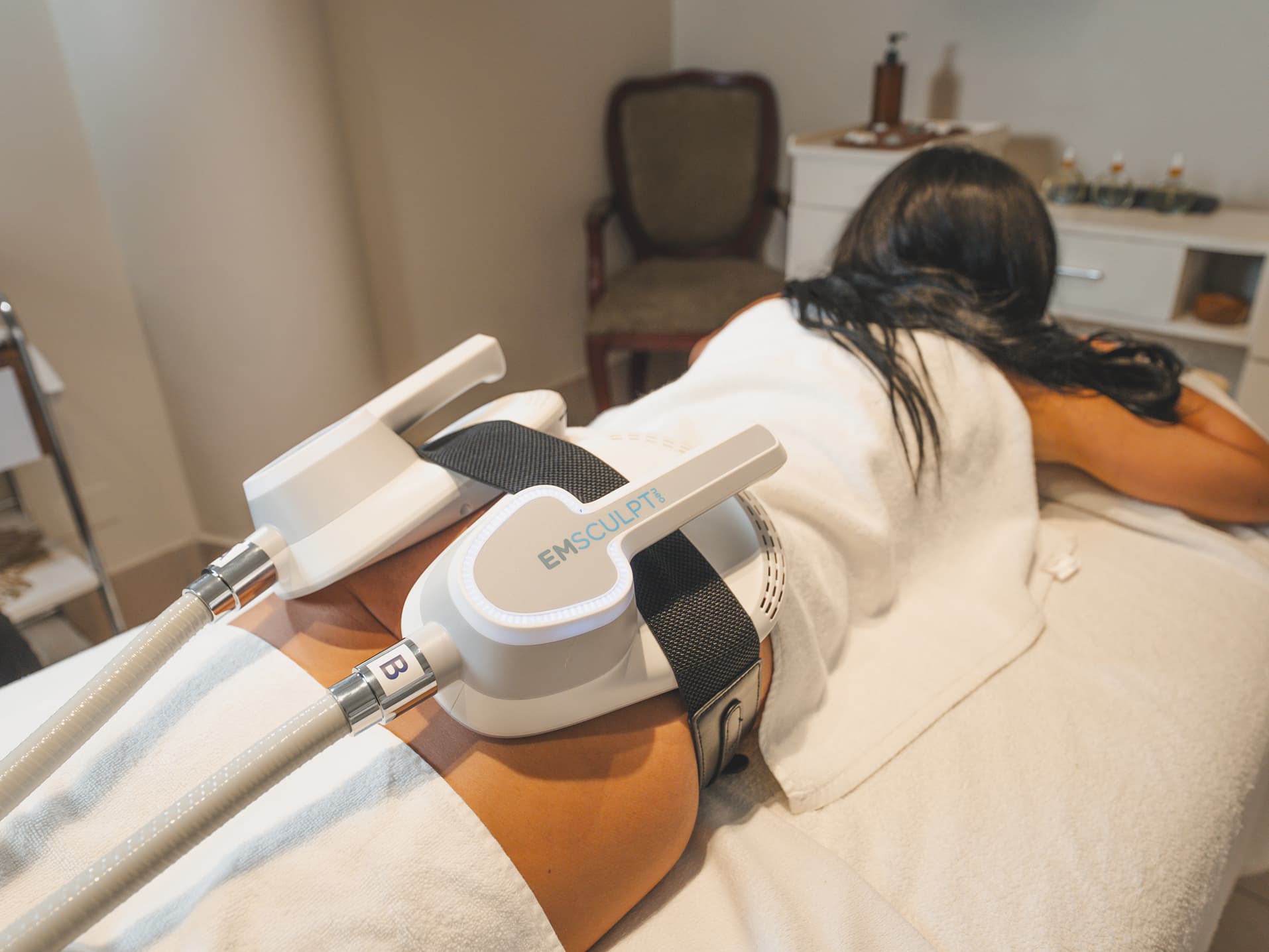 sculpt, tighten and define stubborn areas with precision